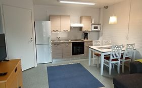 Varastotie 1B